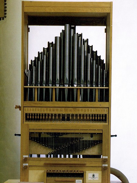 Le Prototype II a une tessiture de 2 octaves, 3 registres et 75 tuyaux. Il offre déjà beaucoup de possibilités expérimentales.