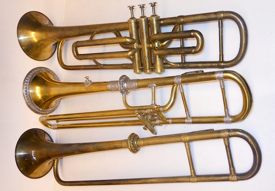 Trompettes à pistons, à coulisse et trompettes d’invention d’Antoine Courtois. Ces originaux sont conservés au Musée sonore de Berne, les copies de Egger peuvent être louées.